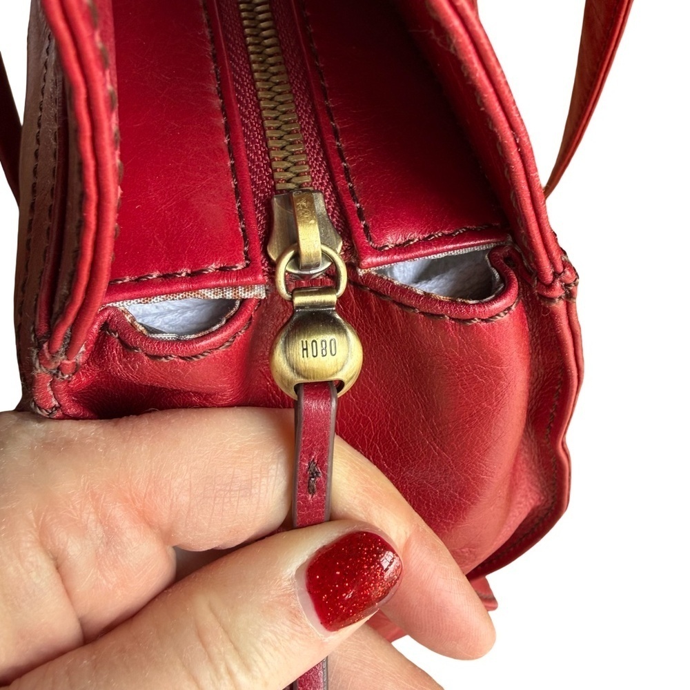 Hobo Broker Tote Cardinal - Picture 5 of 12